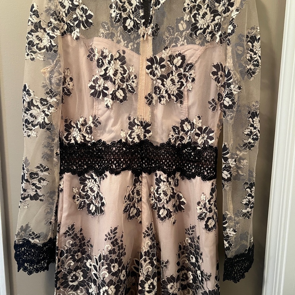 Strut & Bolt Black Floral Lace Romper Size Medium - Picture 4 of 4